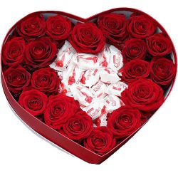 Коробочка "Солодке кохання" троянди та рафаелло