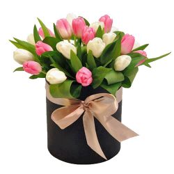 фото товара 25 тюльпанов в шляпной коробочке