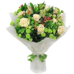 Букет "Юная леди" розы и зеленые хризантемы