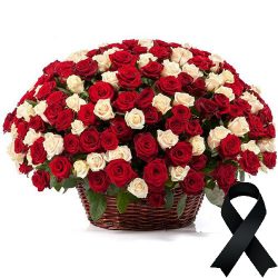 Фото товара 100 червоно-білих троянд у кошику в Киеве