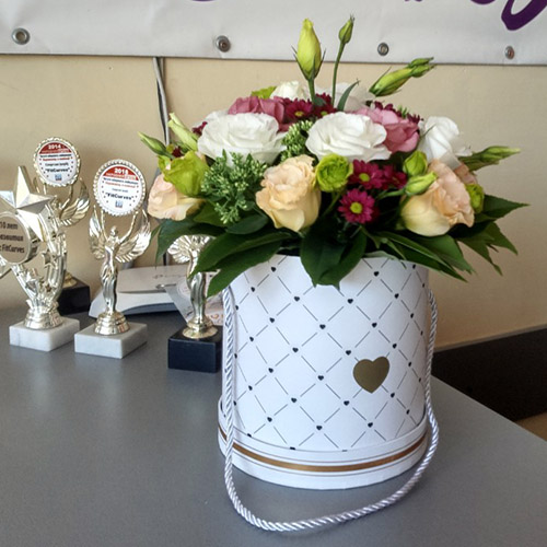 product category Flowers in hatboxes | Kiev | «Киев Роза»