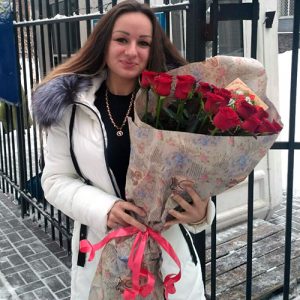 букет из 15 красных роз в Киеве фото