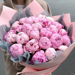 Фото товара 25 розовых пионов в Киеве