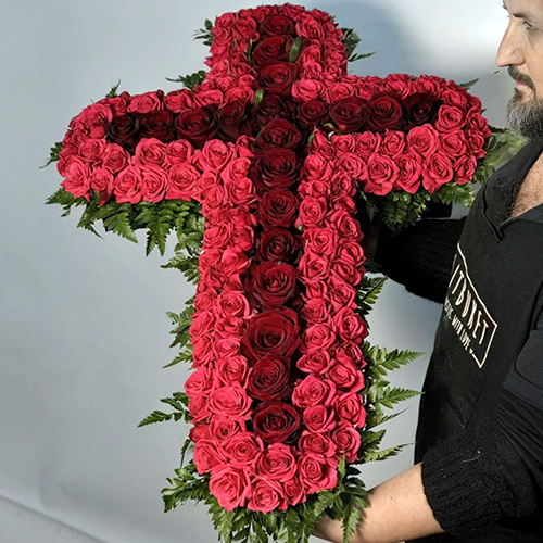 Икебана "Алый крест" в Киеве Фото товара Икебана "Алый крест" в Киеве